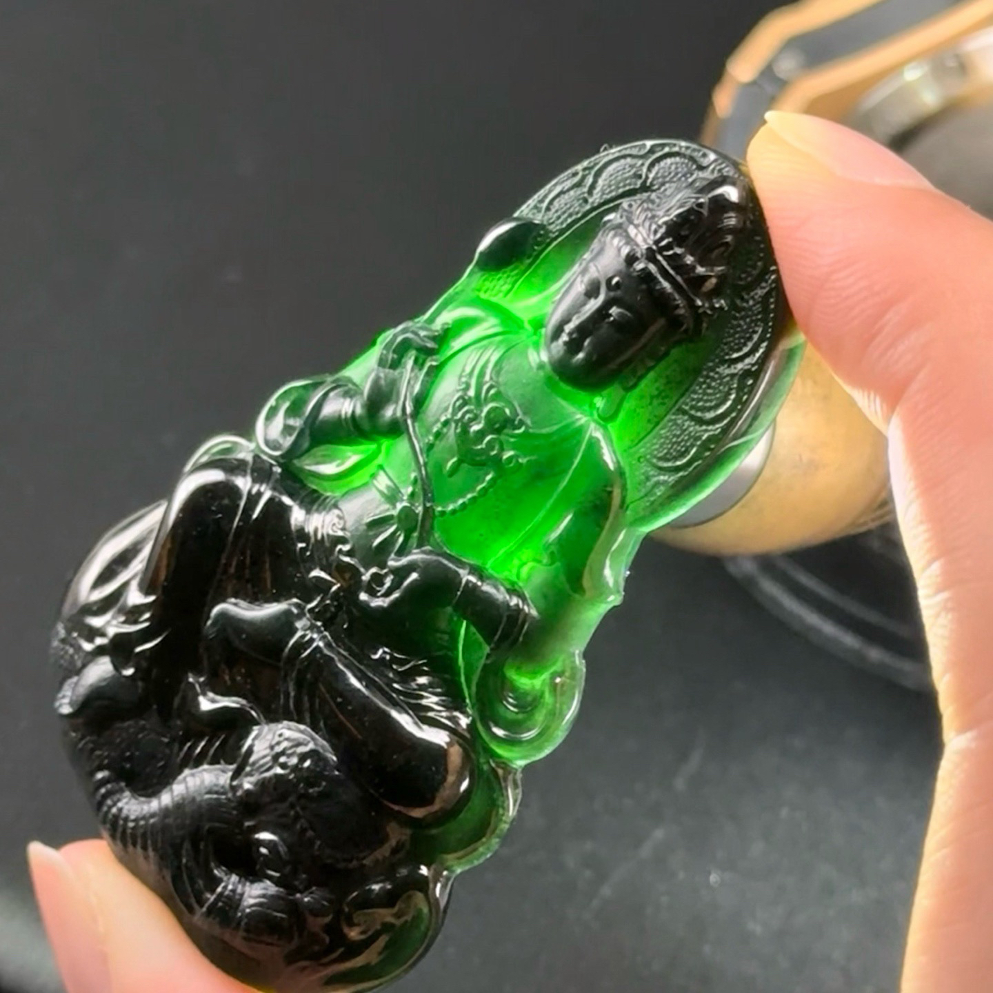 精品墨翠文殊菩萨 种好色正 黑度极好 打灯通透 油性十足 尺寸62.9