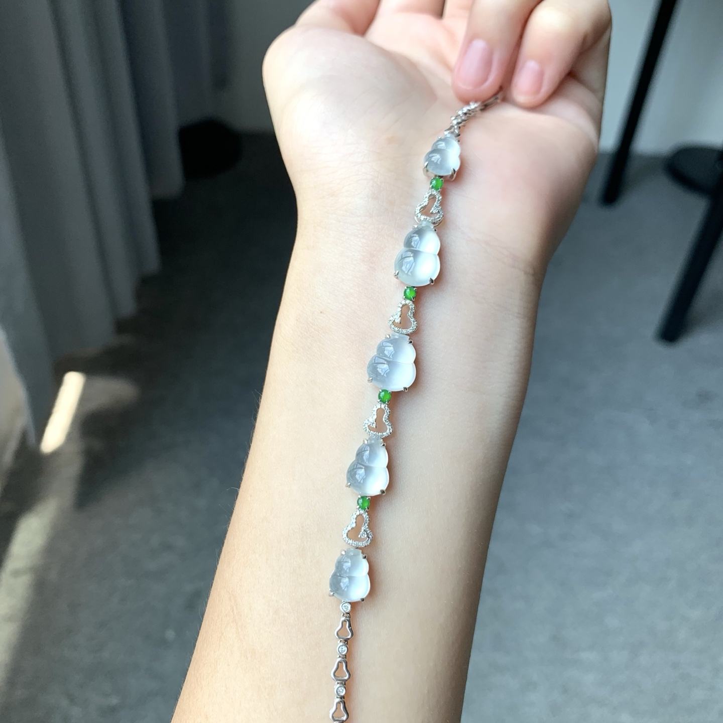 冰透葫芦手链 小巧细腻 亮丽底子 尺寸整体厚度5.8裸石10.2-8.6-3.2【LYH-0528】