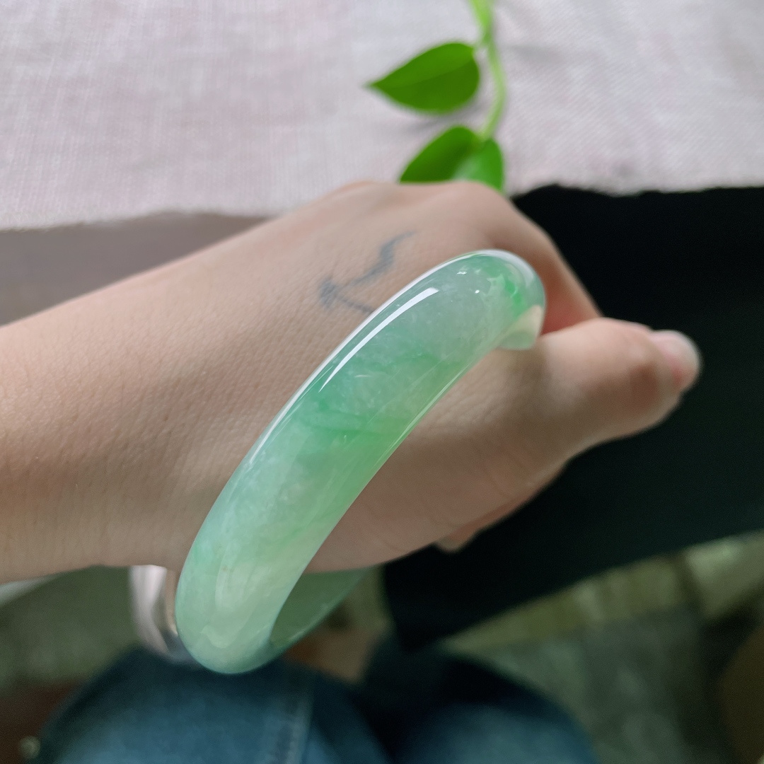 54.5/12.6/8.6绿底正圈，冰润通透，种老，浓妆淡抹总相宜，有棉线，ss53991a