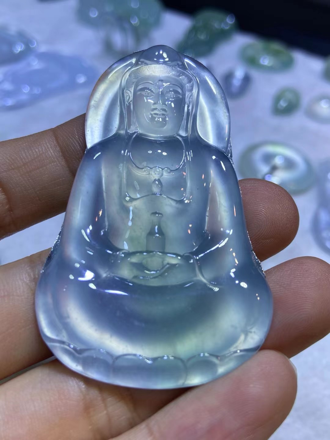 老坑冰种观音，大师作品，完整冰透，起光 尺寸58.1×37×5.8