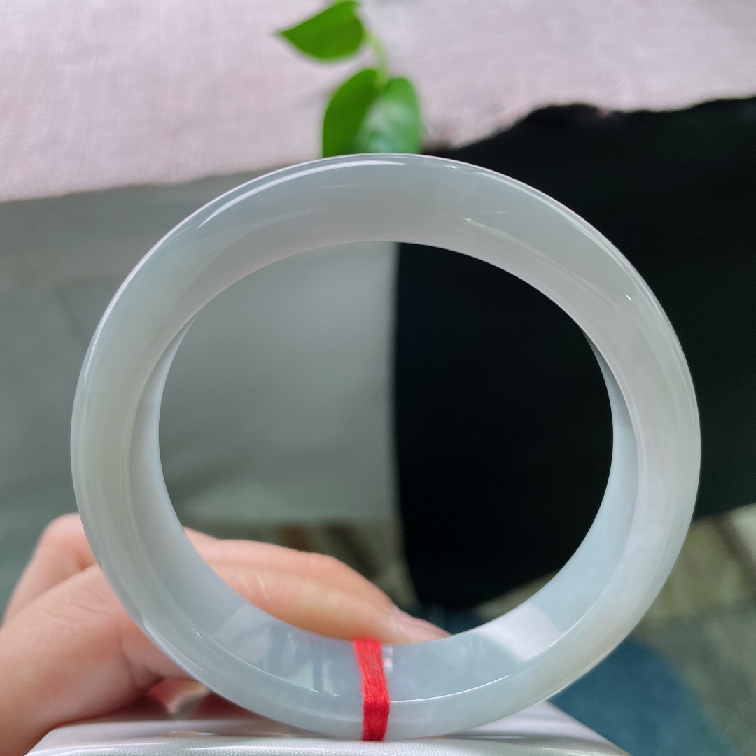 56.3/13/8.3蓝底正圈，浅笑轻柔，水头好，质地温润，耐看，百搭，无裂，ss54709a