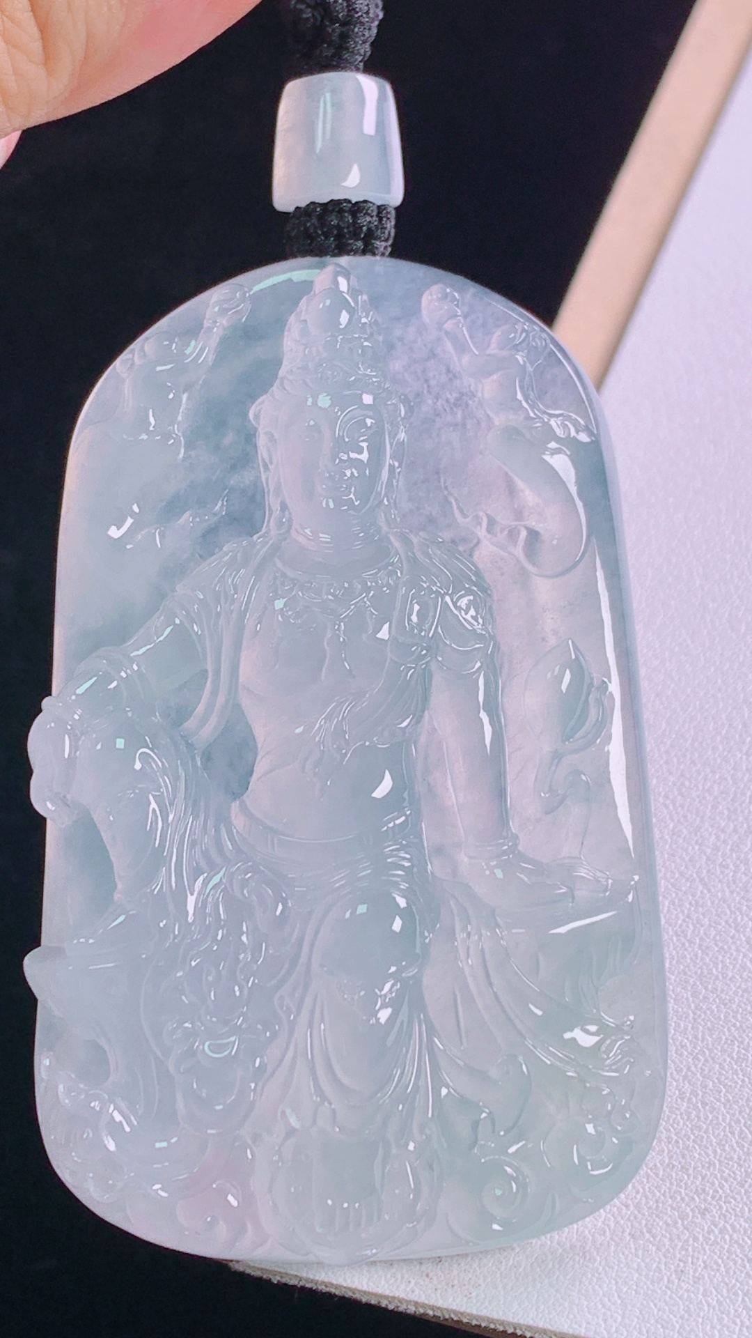 高冰观音菩萨 种水，冰晶玉洁，无裂 尺寸:71.5-44.7-12.4mm 25