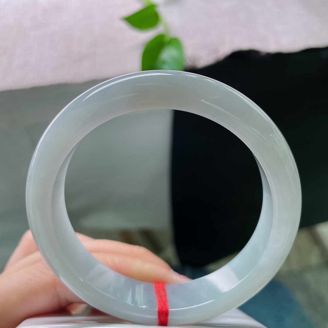 56.3/13/8.3蓝底正圈，浅笑轻柔，水头好，质地温润，耐看，百搭，无裂，ss54709a