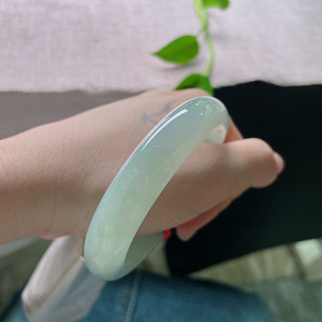 绿底正圈，淡雅倾心，种老，腕间一抹清净之地，纤尘不染，无裂，ss56159a