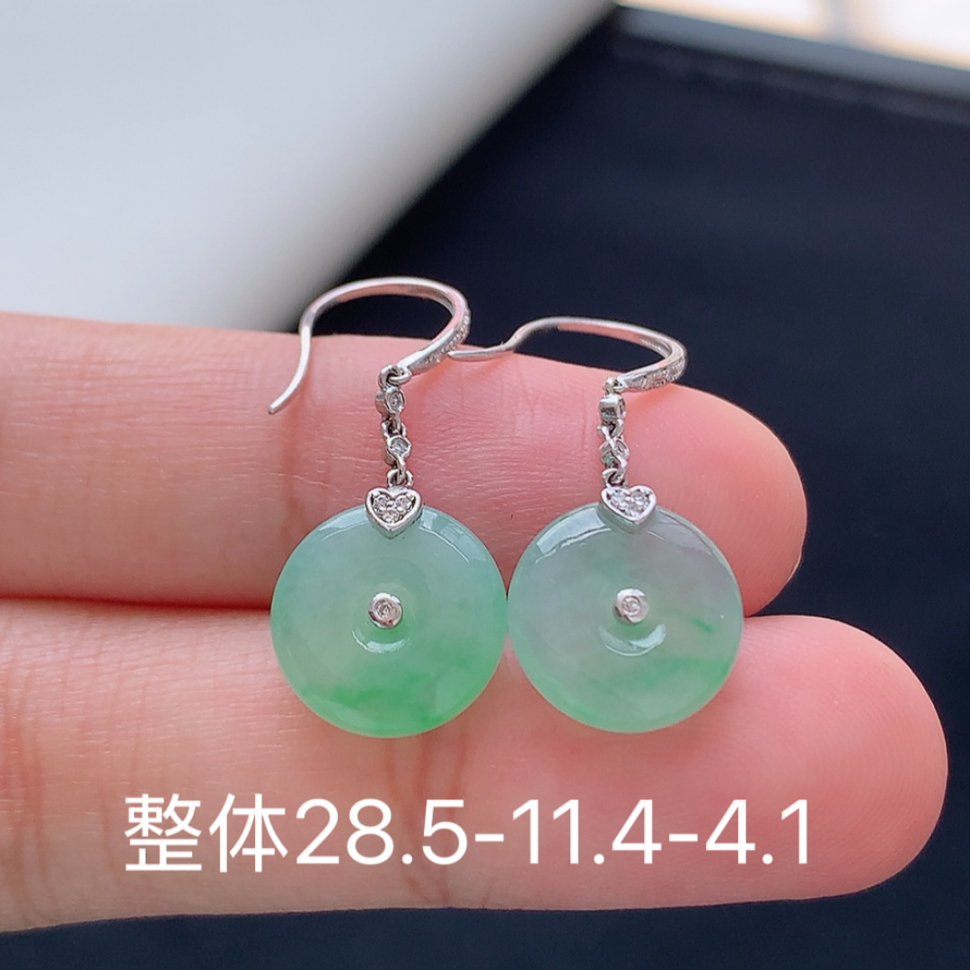 冰飘绿平安扣耳坠    翠色鲜阳   冰润起光 上耳优雅甜美 货号25526，28.5-11.4-4