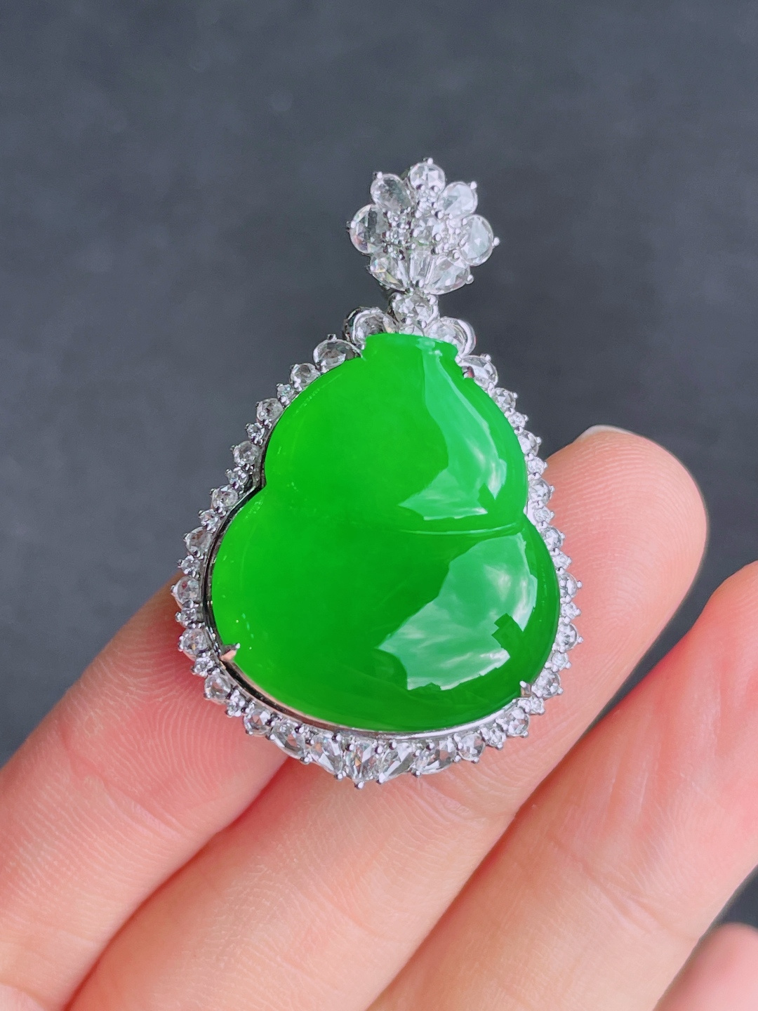 ️高冰绿葫芦吊坠，晶莹剔透，新颖时尚，无裂，40.5