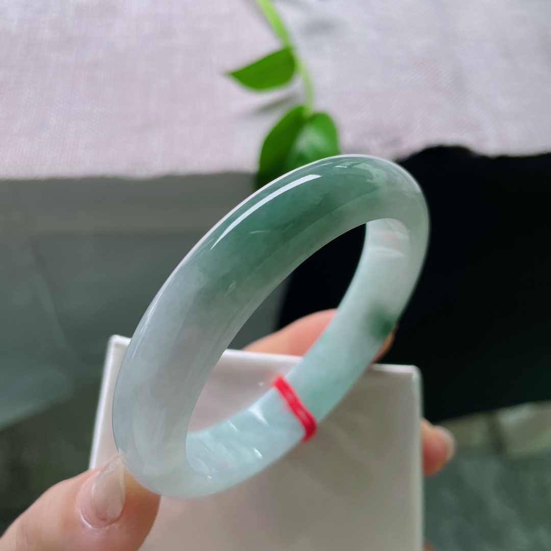55.7/12.5/7.9，绿底正圈，一抹深色点缀，沉稳中透露着知性，水润，有纹，ss53155a