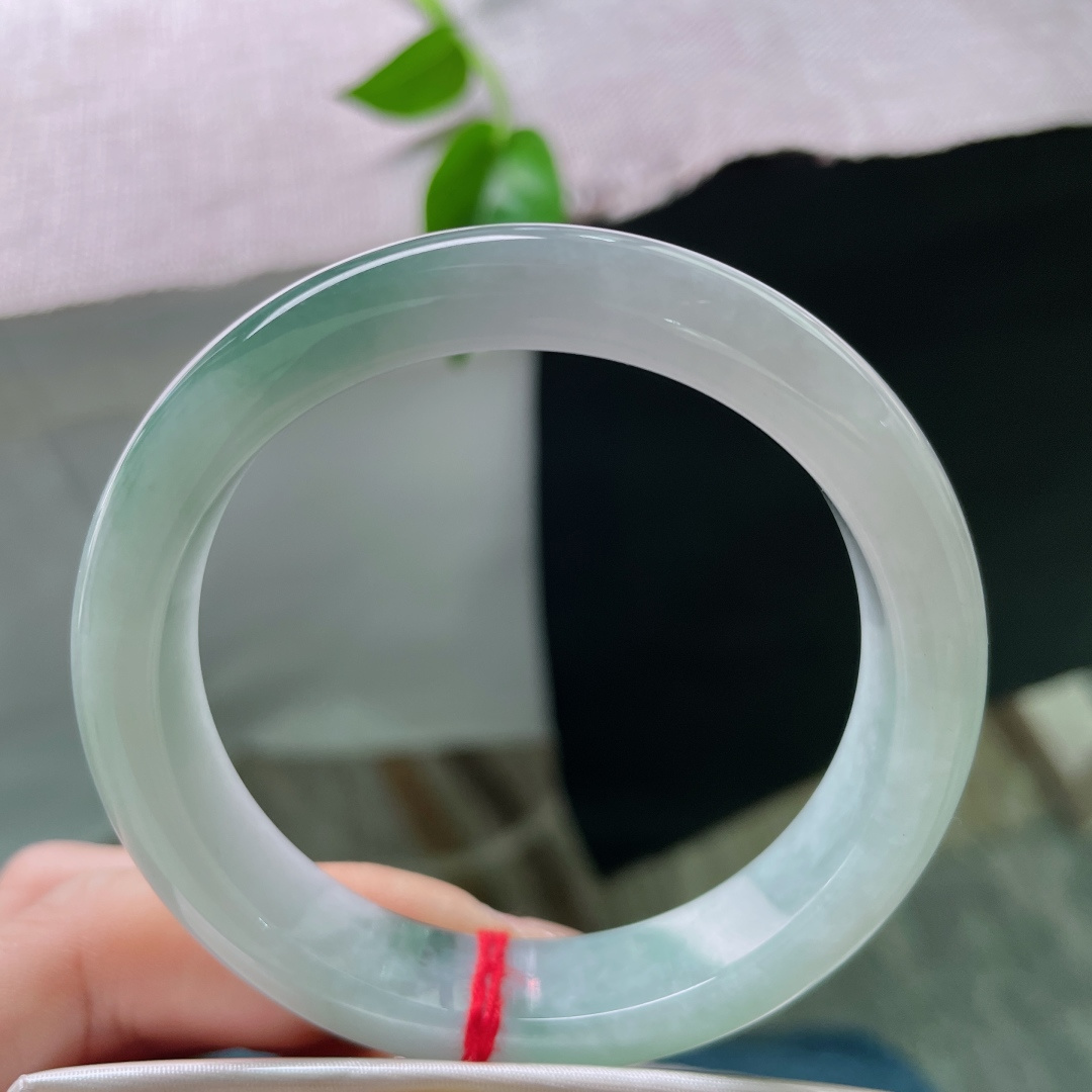 55.7/12.5/7.9，绿底正圈，一抹深色点缀，沉稳中透露着知性，水润，有纹，ss53155a