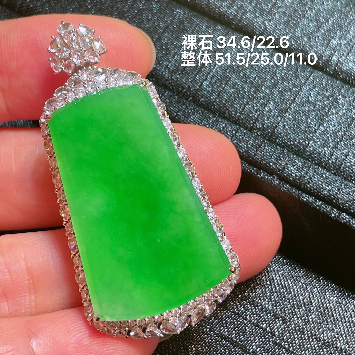 ️阳绿无事牌吊坠 无裂, 18k金镶嵌 超值性比，51.5-25.0-11.0