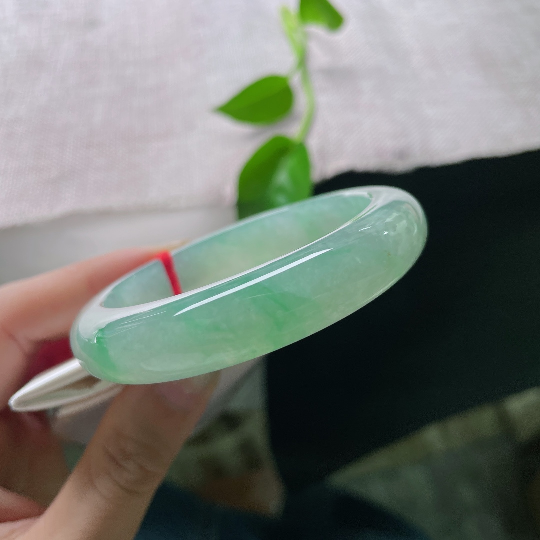 54.5/12.6/8.6绿底正圈，冰润通透，种老，浓妆淡抹总相宜，有棉线，ss53991a