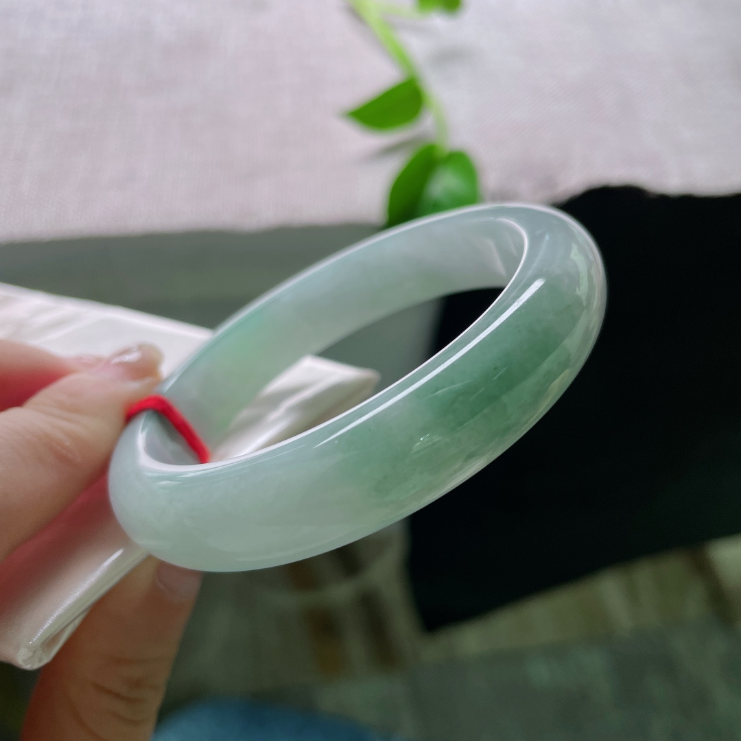 55.7/12.5/7.9，绿底正圈，一抹深色点缀，沉稳中透露着知性，水润，有纹，ss53155a