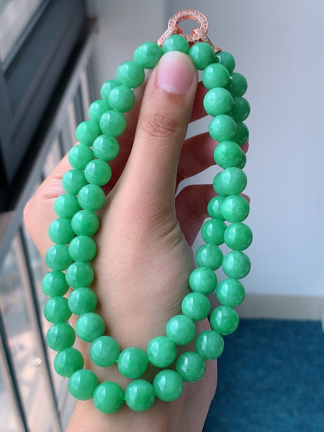 冰阳绿珠链 种老色阳，底子细腻，水润十足，佩戴精致优雅 货号27526，9.8-9.2