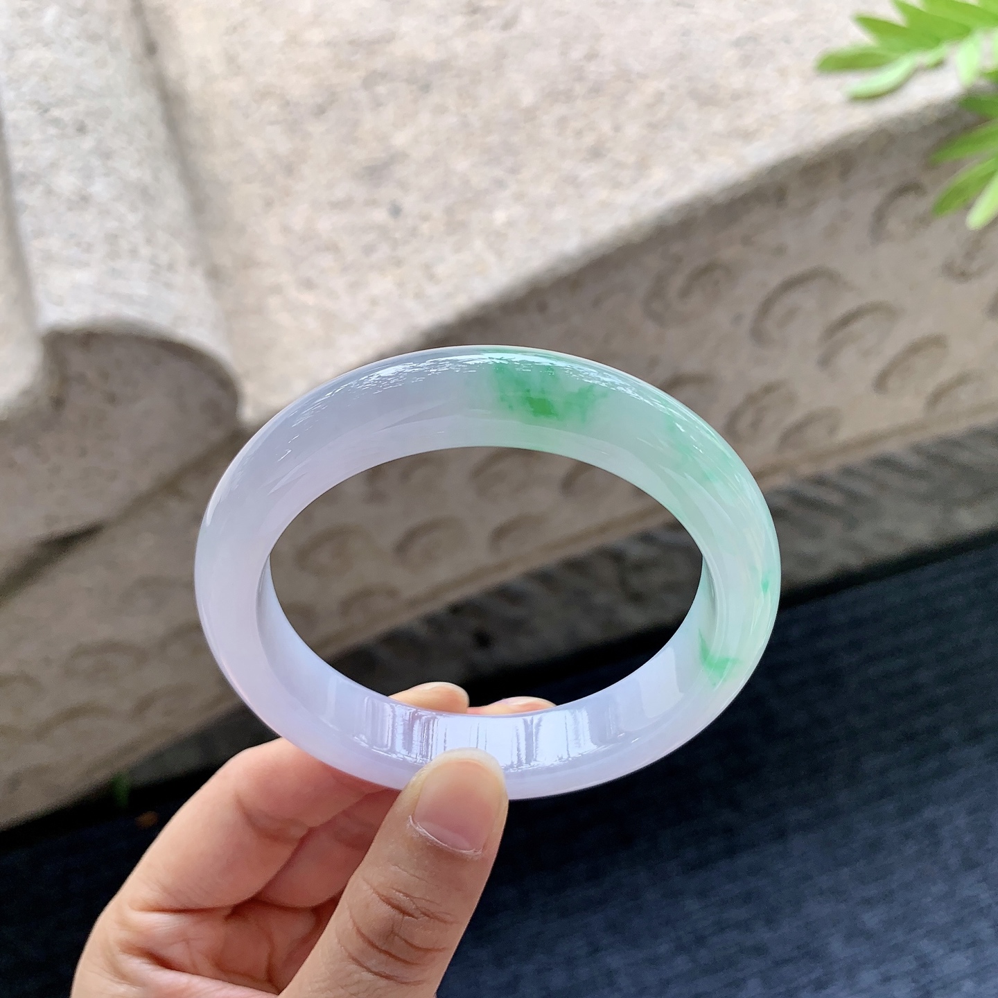 正圈57 58，圈口58/12.2/9，编码C5080563，糯冰春彩，水润，种老，细腻，打灯有絮线