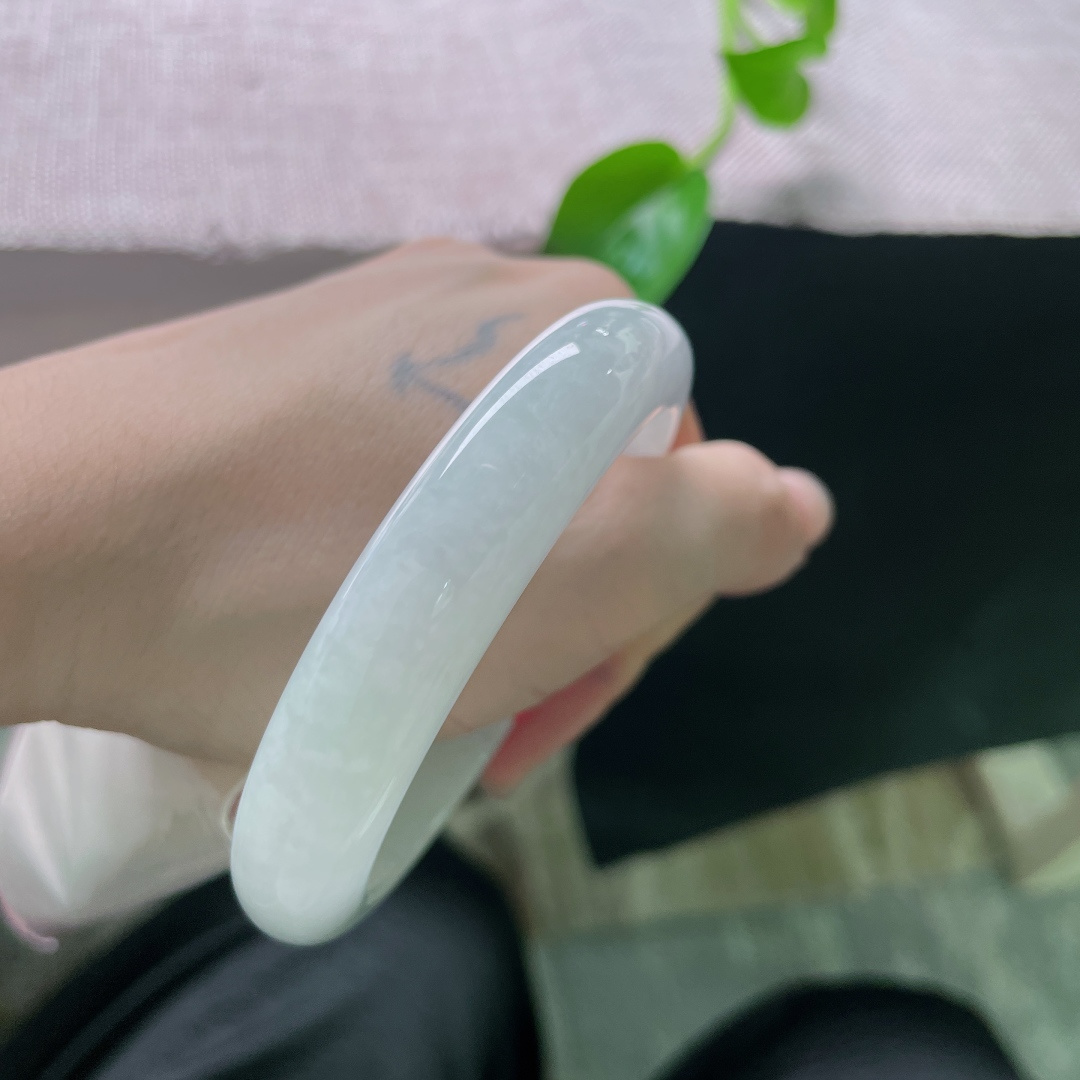 57.8/12.5/8.3淡绿淡紫正圈，水润细腻，悠悠的云里有淡淡的诗，甜美，无裂，ss53609a