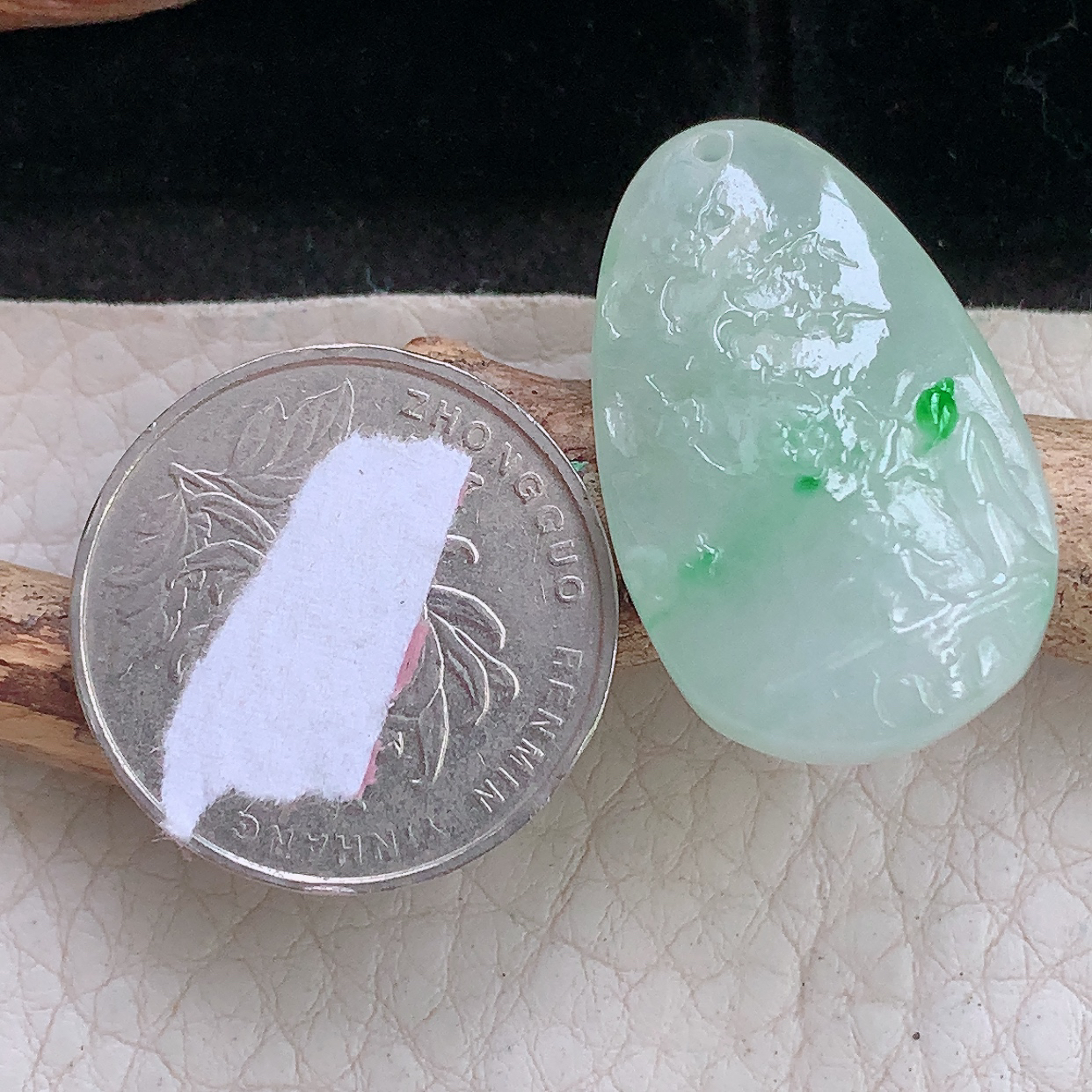lz实拍30.8*19*8天然缅甸翡翠a货冰飘绿花冰清玉洁玉吊坠 玉挂件