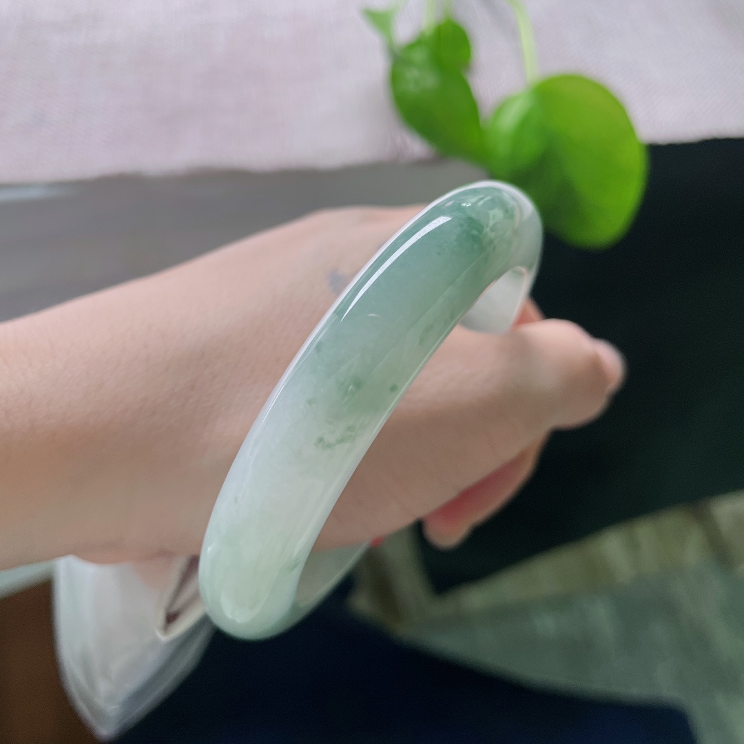 57.2/12.4/9.2飘花正圈，花色灵动飘逸，有种婉约洒脱的江南韵味美，水润，种老，皮纹，ss52384a