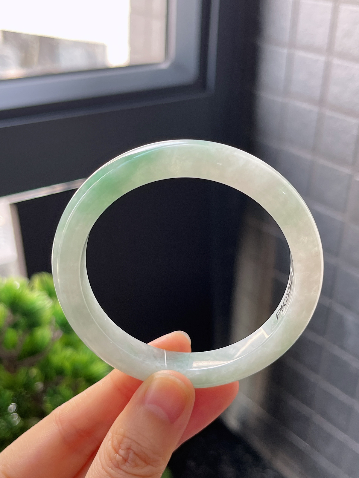正圈54圈口，翡翠糯化种飘绿手镯