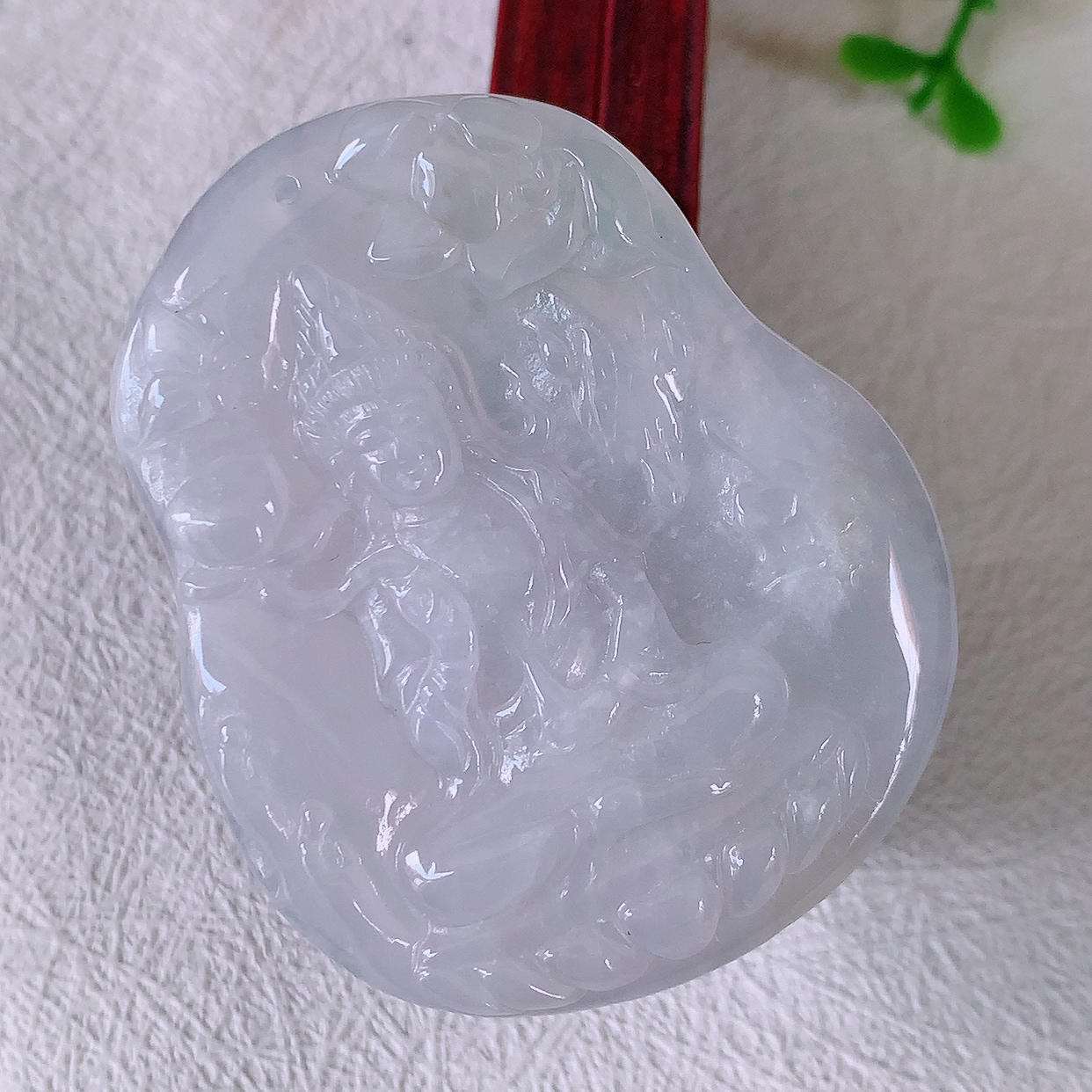 自然光实拍，冰胶翡翠大势至菩萨吊坠，赐福翡翠观音，冰透，观音庇佑守护 ，送礼或自留佳选！#50尺寸51*42*6.2