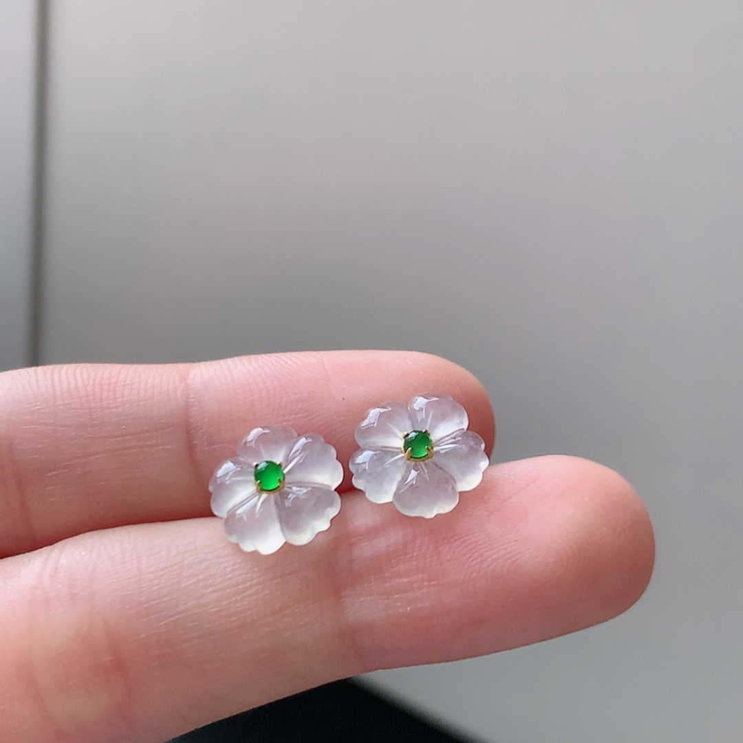 花朵耳钉 种老冰透细腻，品相喜悦，佩戴精致大气，9.8-2.0