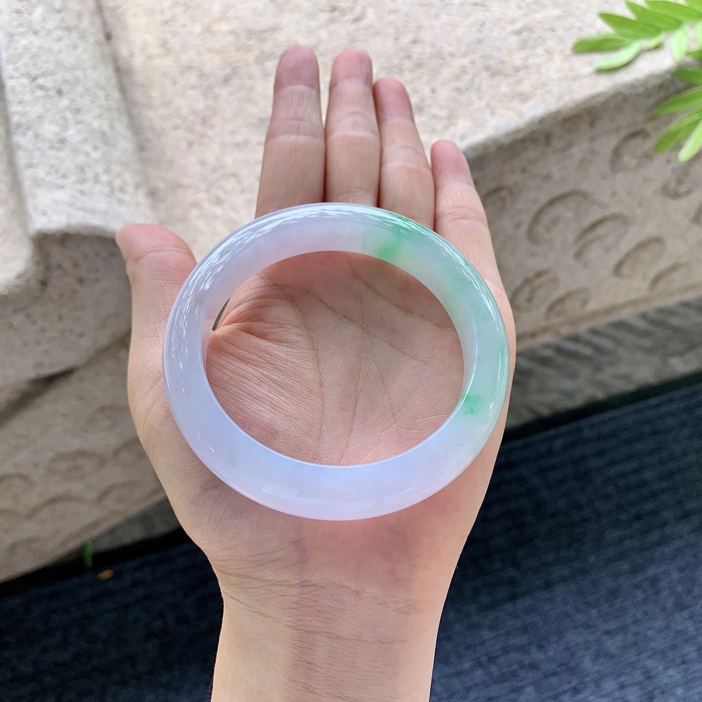 正圈57 58，圈口58/12.2/9，编码C5080563，糯冰春彩，水润，种老，细腻，打灯有絮线