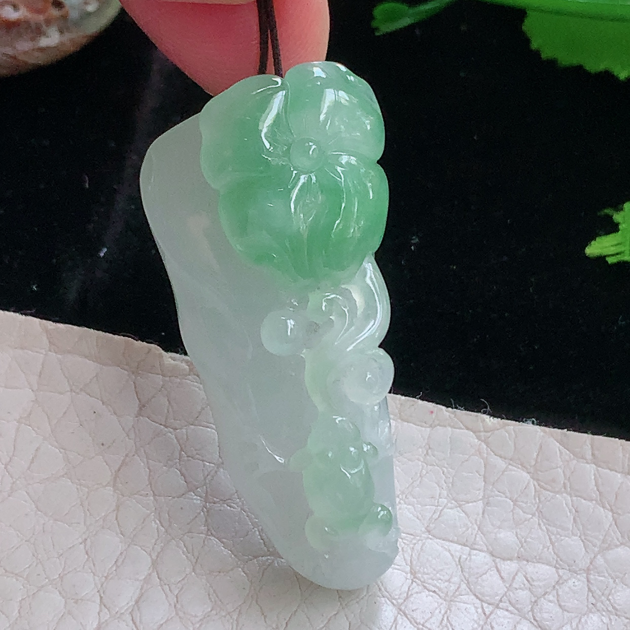 hx实拍40*17.8*12天然缅甸翡翠a货冰绿莲年有余玉吊坠 玉挂件