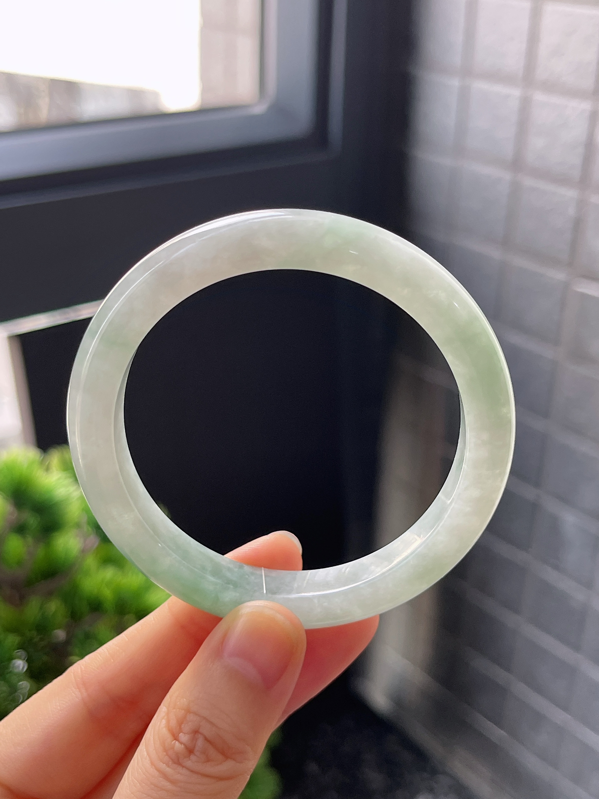 正圈54圈口，翡翠糯化种飘绿手镯
