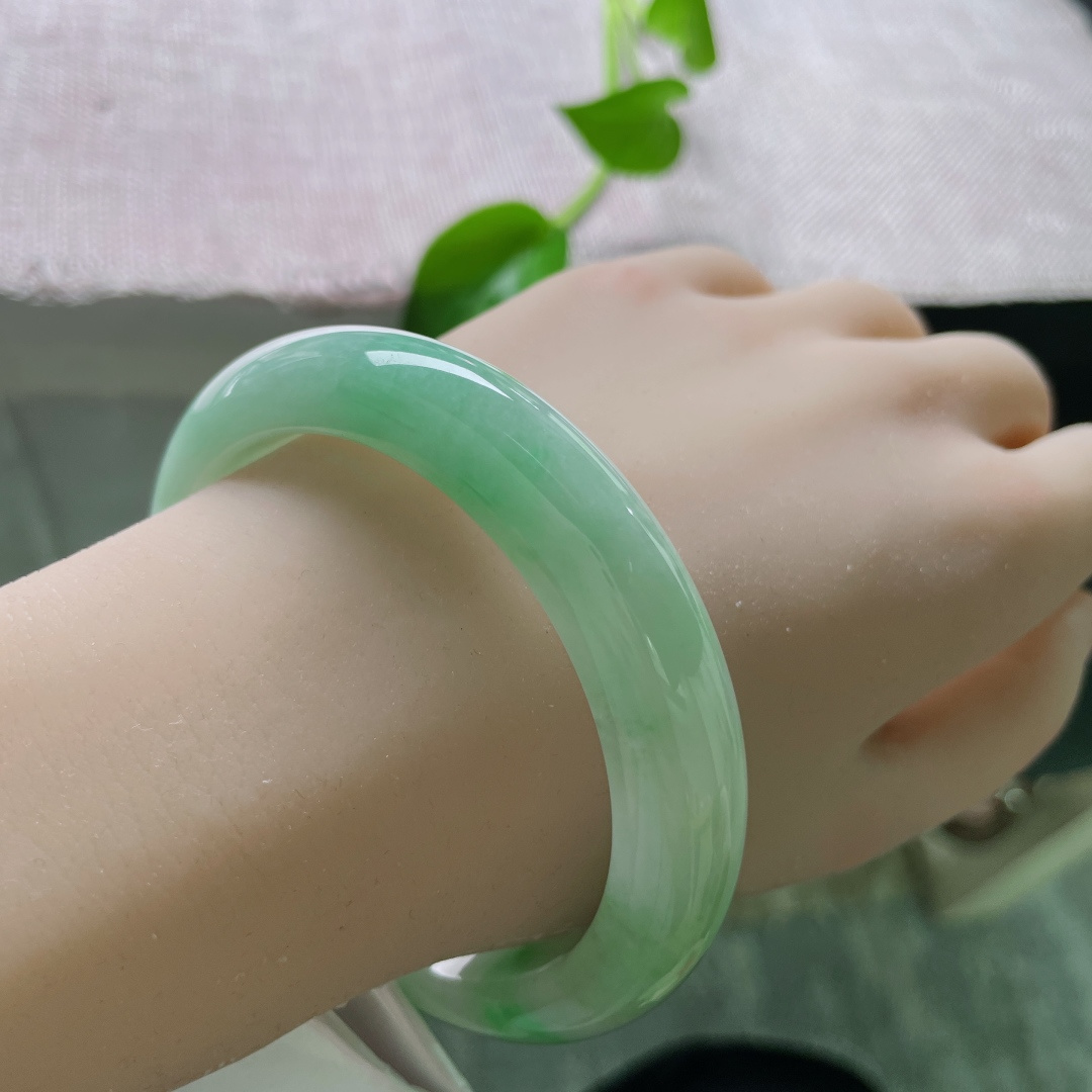 绿底正圈，水润细腻，秀丽倾心，贵气，无裂，ss53569a
