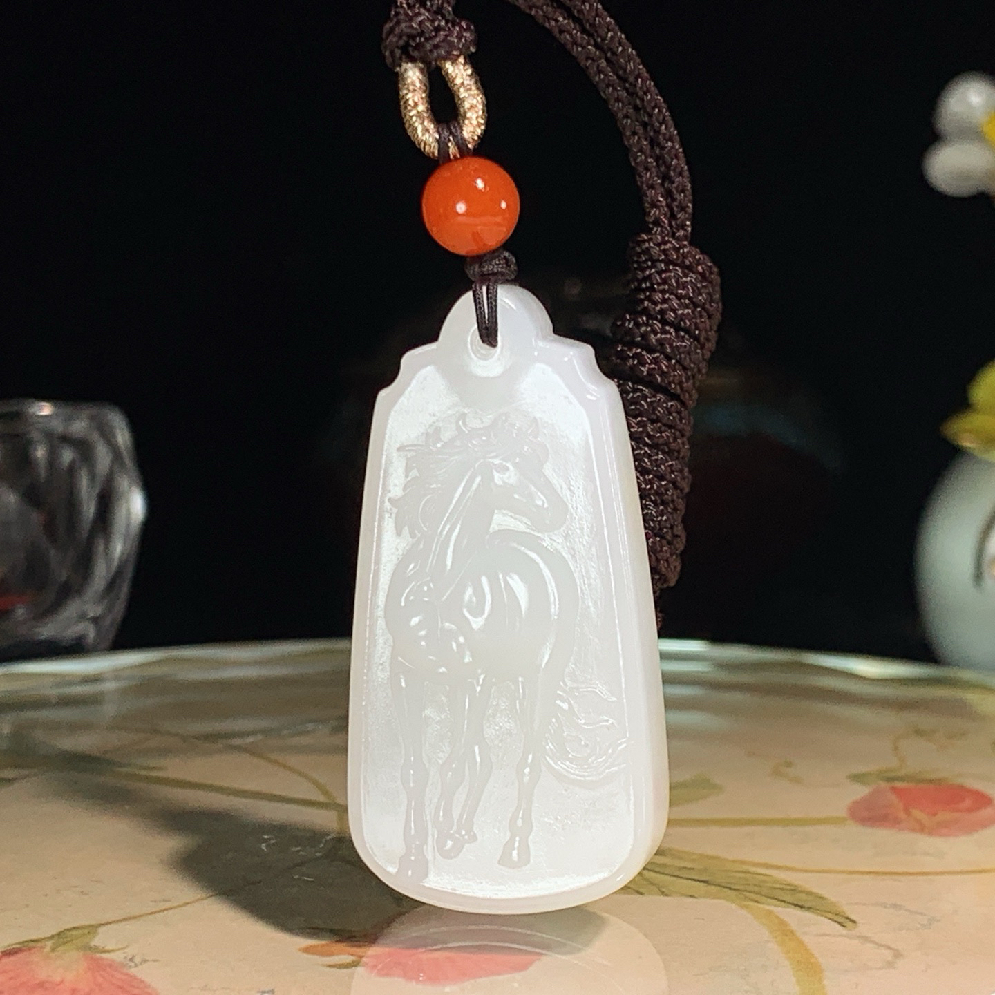 和田玉白玉马到成功马挂件 尺寸45/22/9重23.5克。玉质细腻油润。手推出油。佩戴高端典雅。lt