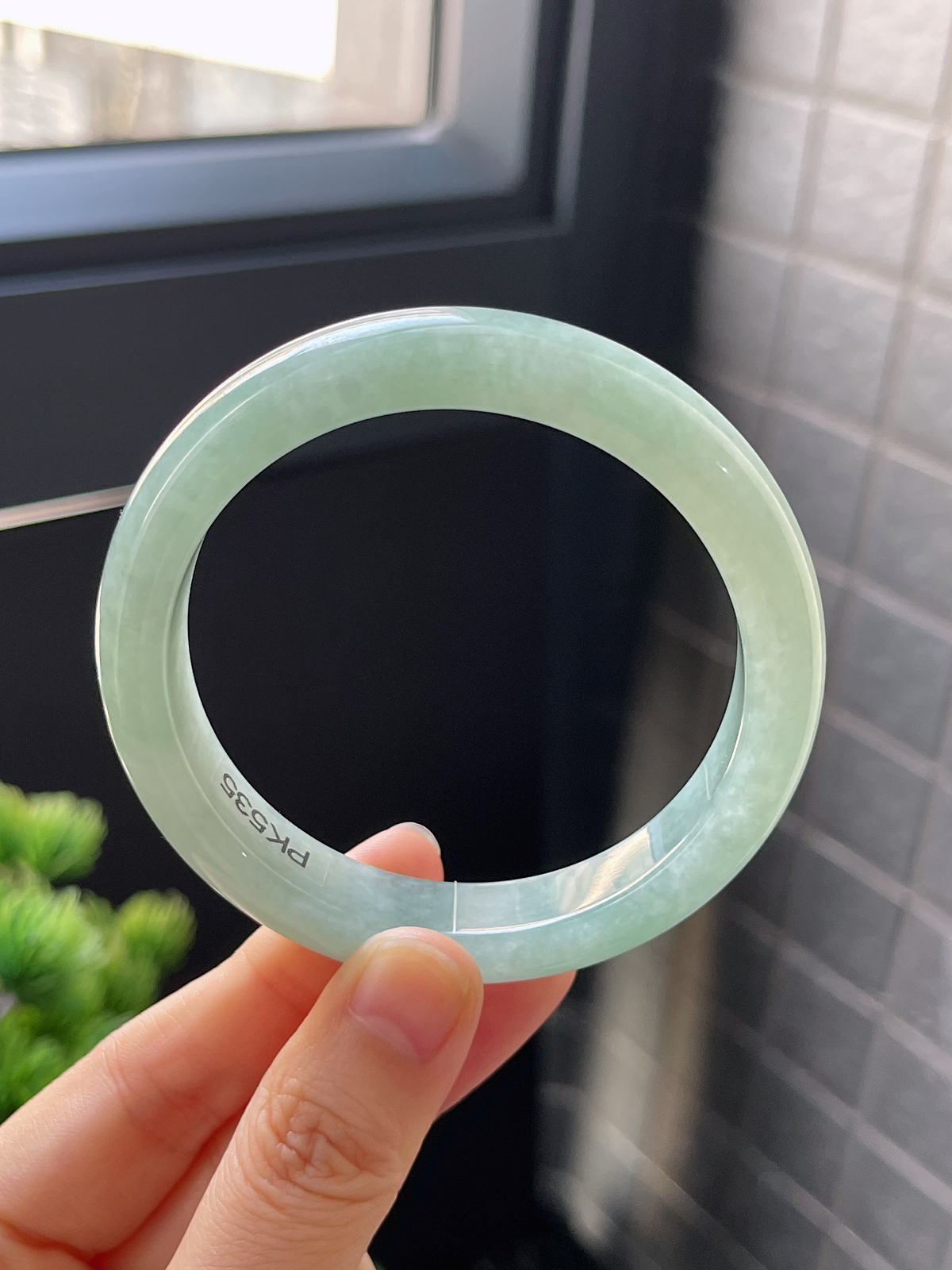 正圈56.8圈口，翡翠糯化种绿色手镯