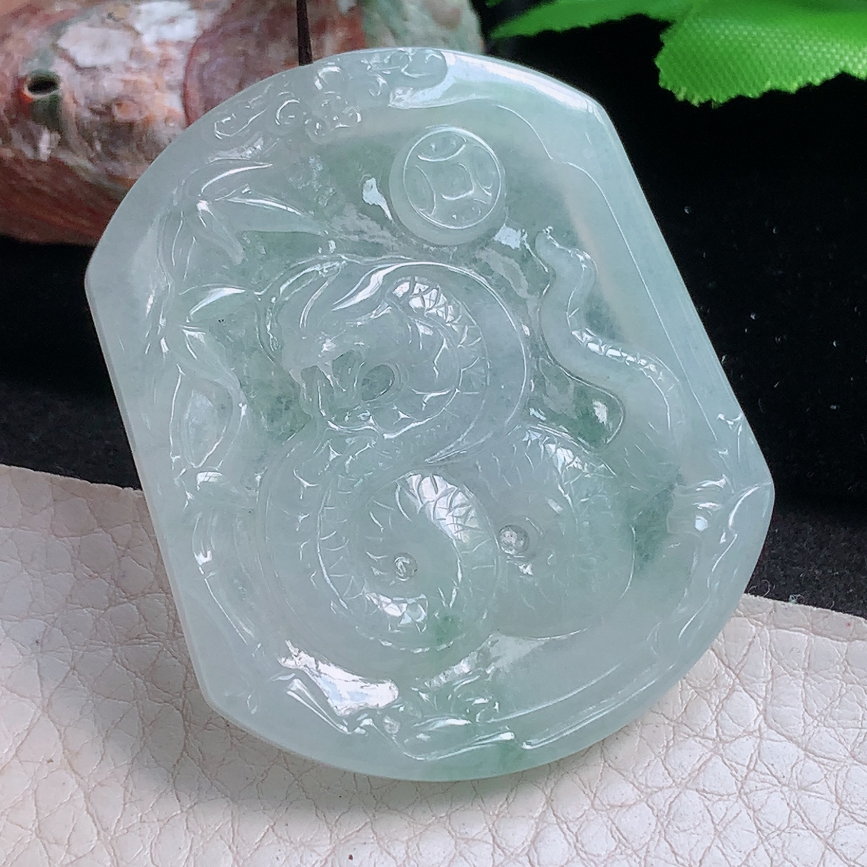 py实拍52*44.5*5.5缅甸翡翠精雕冰飘花腰缠万贯 生肖蛇玉项坠 玉挂件