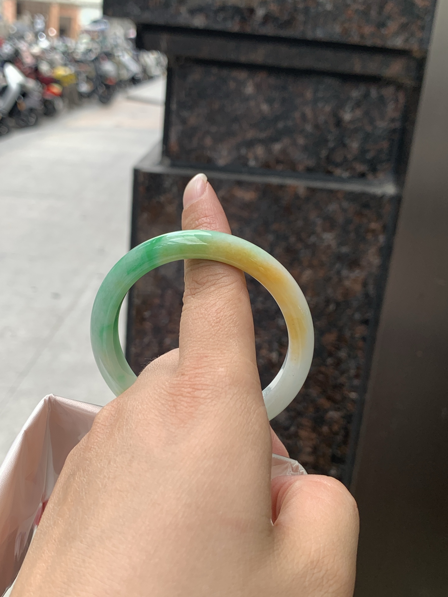 黄加绿正圈 51.5-9-7.2 0529-N813 无裂，底妆细腻，黄加绿特色