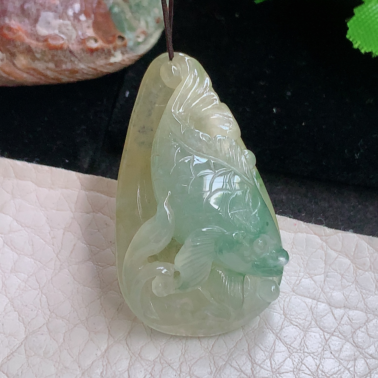 hx实拍39*23.5*10.5天然缅甸翡翠a货三彩自由自在 鱼儿玉吊坠 玉挂件