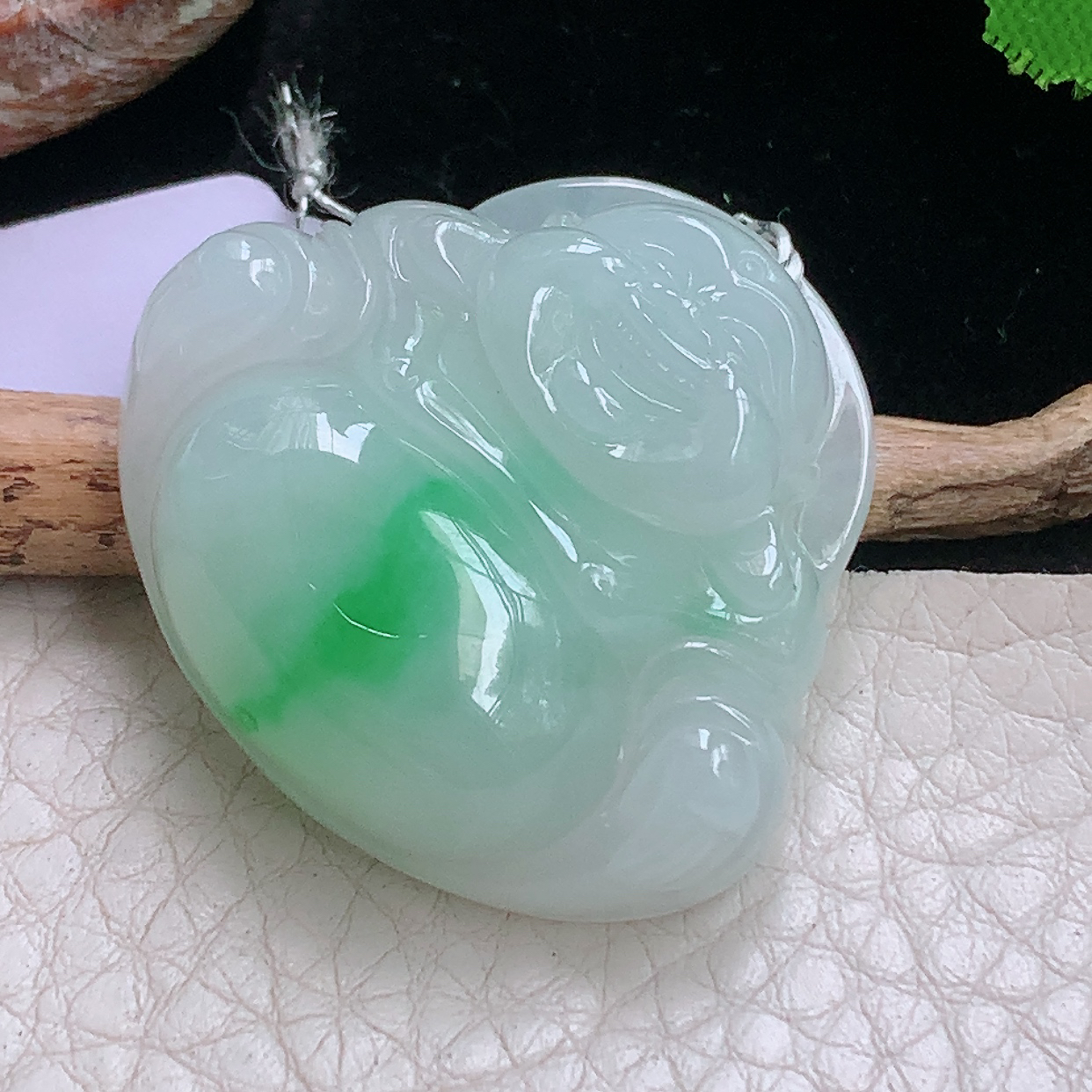 xqa实拍32*36*9.8天然缅甸翡翠a货冰飘绿佛公 开心佛玉吊坠 玉挂件