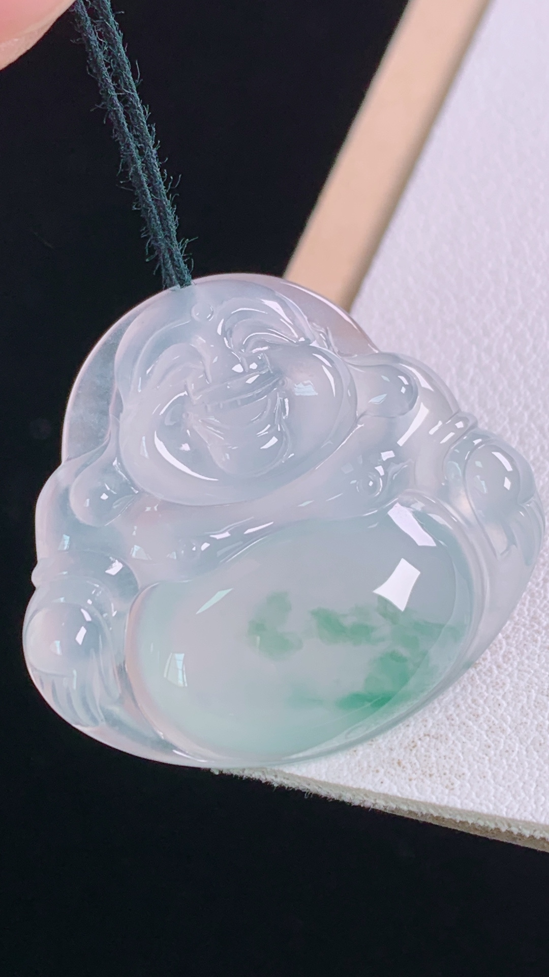 冰飘花佛公 花色灵动，冰清玉洁，无裂 尺寸:28.4-31.5-5.8mm 25
