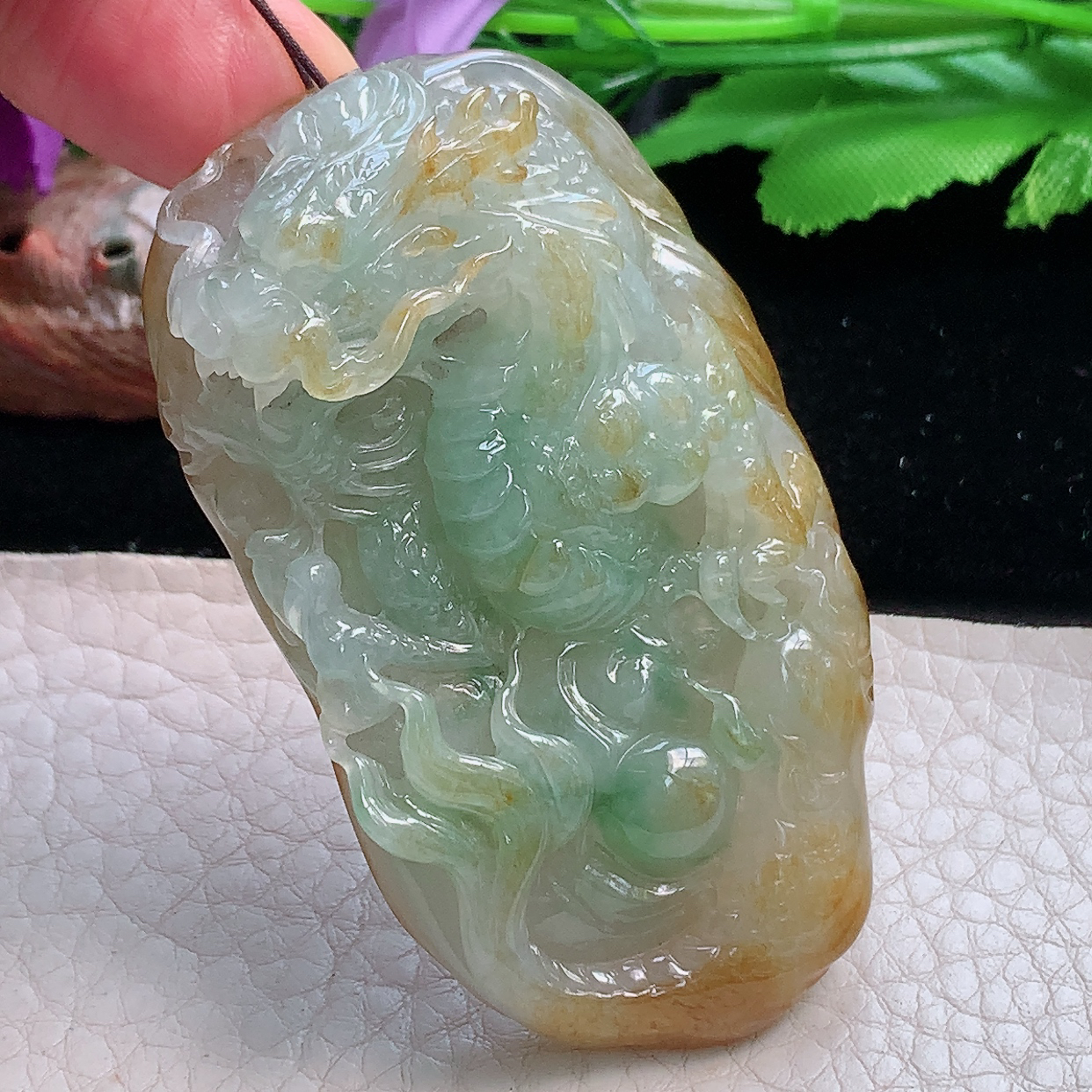 py实拍65*38*15.8缅甸翡翠精雕冰三彩龙牌 生意兴隆玉项坠 玉挂件