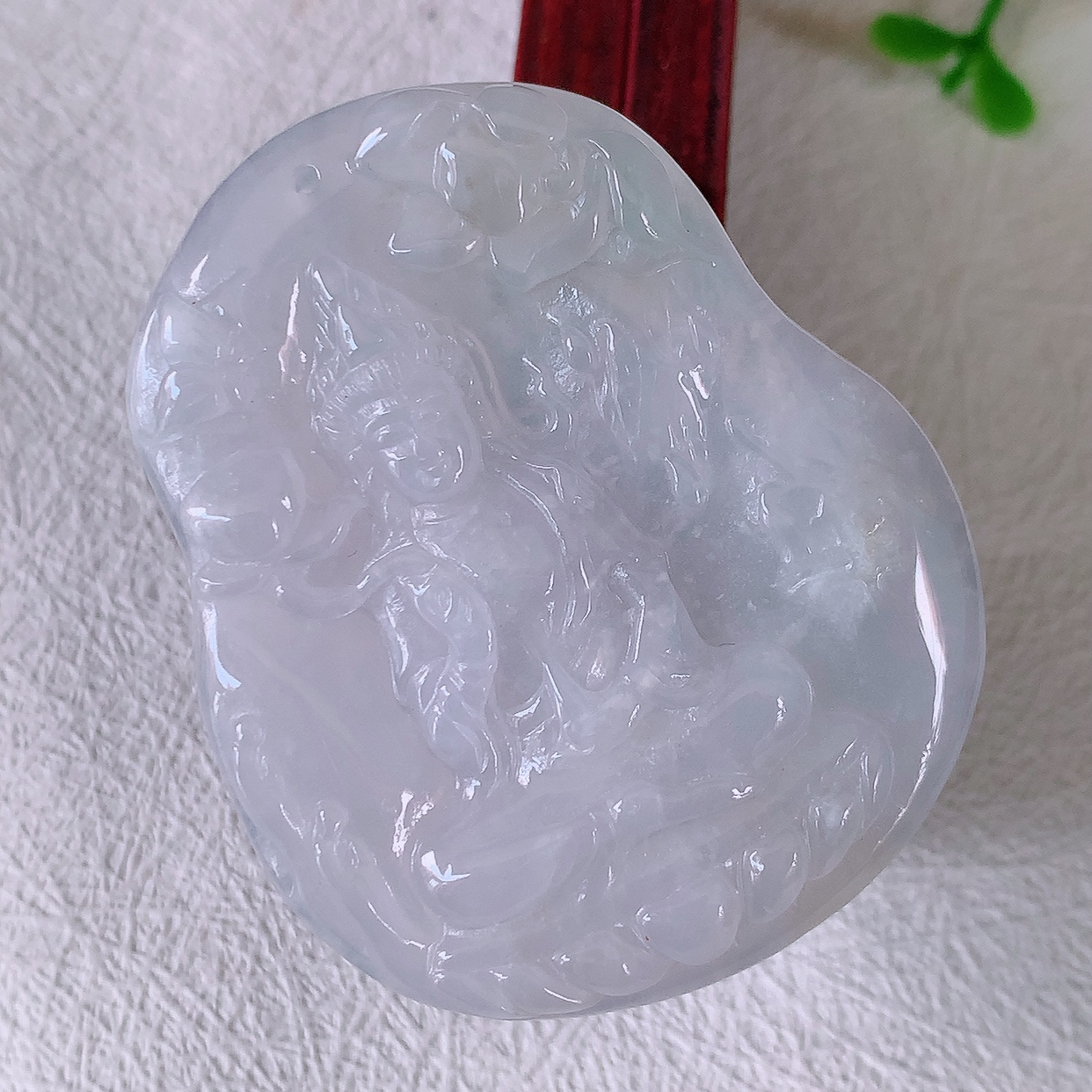 自然光实拍，冰胶翡翠大势至菩萨吊坠，赐福翡翠观音，冰透，观音庇佑守护 ，送礼或自留佳选！#50尺寸51*42*6.2