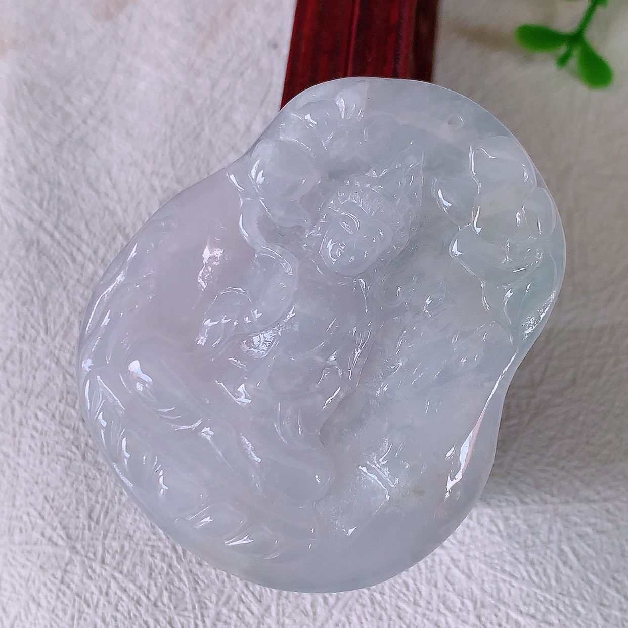 自然光实拍，冰胶翡翠大势至菩萨吊坠，赐福翡翠观音，冰透，观音庇佑守护 ，送礼或自留佳选！#50尺寸51*42*6.2