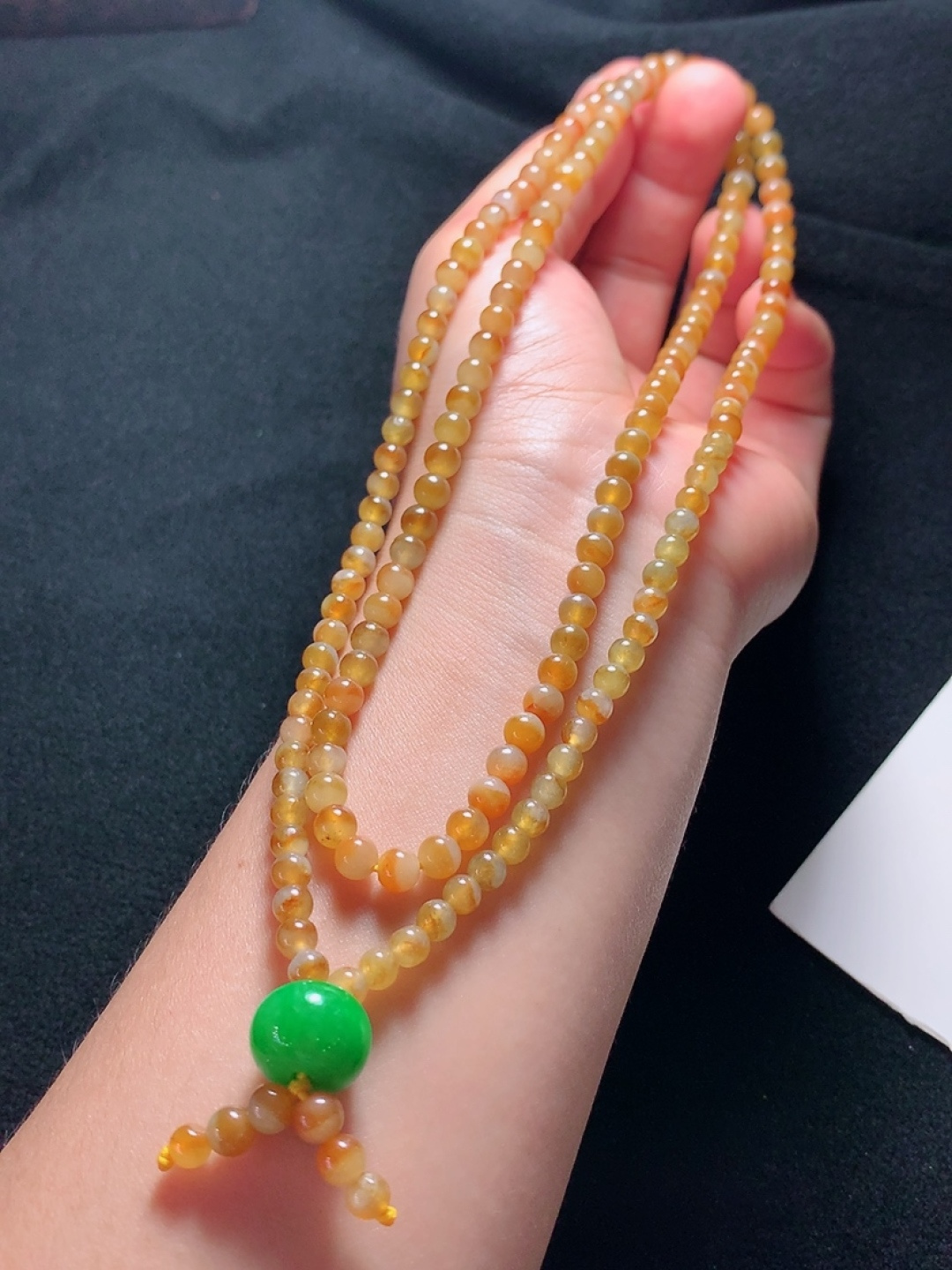 冰种黄翡珠链，种老水头好，又冰又润，饱满大气，尺寸：5.2mm167粒