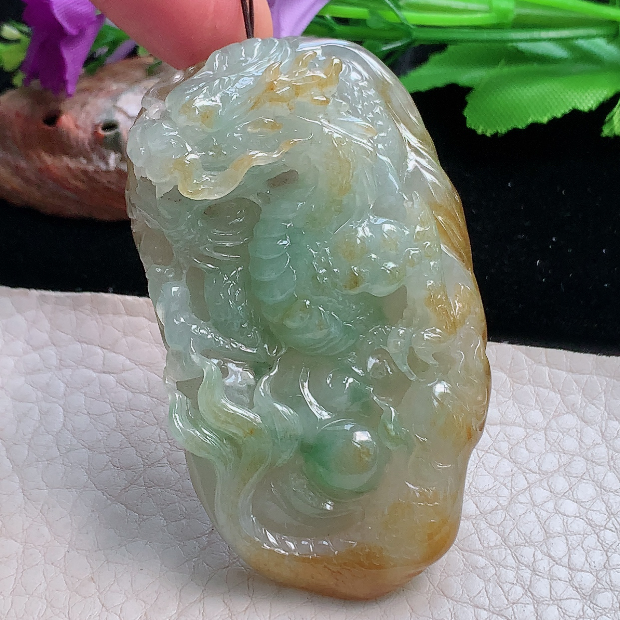 py实拍65*38*15.8缅甸翡翠精雕冰三彩龙牌 生意兴隆玉项坠 玉挂件