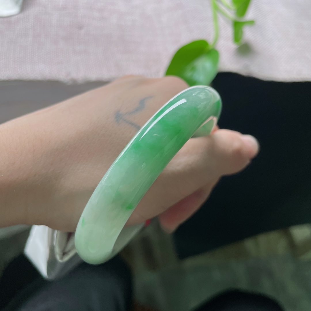 58/12.4/8.3，飘绿正圈，肉质细腻，水头好，青烟袅袅，弱柳扶风，皮纹，ss53564a
