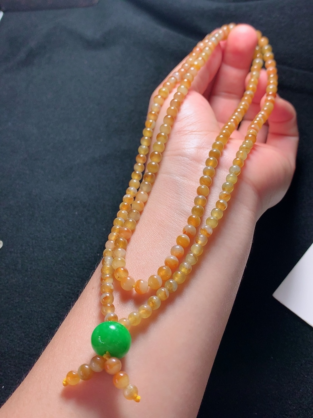 冰种黄翡珠链，种老水头好，又冰又润，饱满大气，尺寸：5.2mm167粒