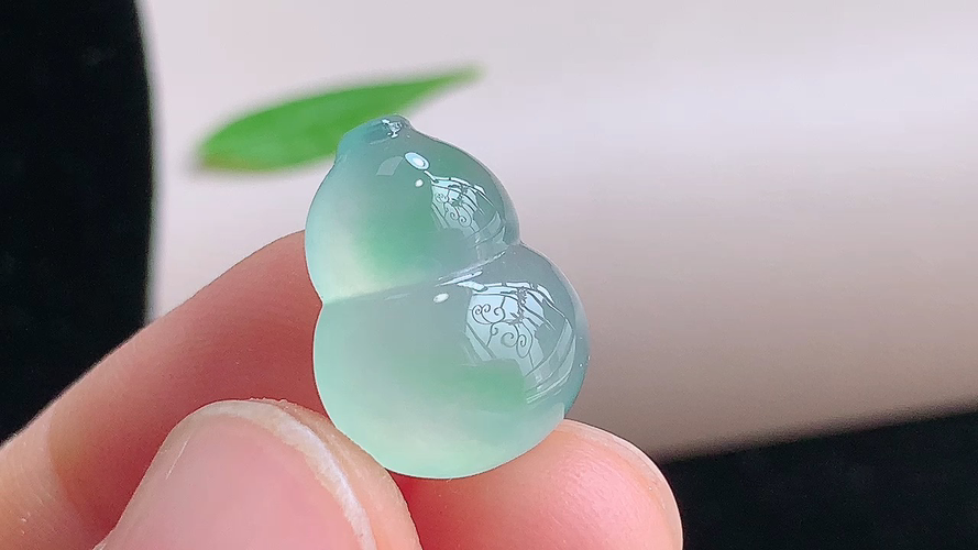 ️ 葫芦，无裂，尺寸16.2-13.0-6.4mm，包A附证书