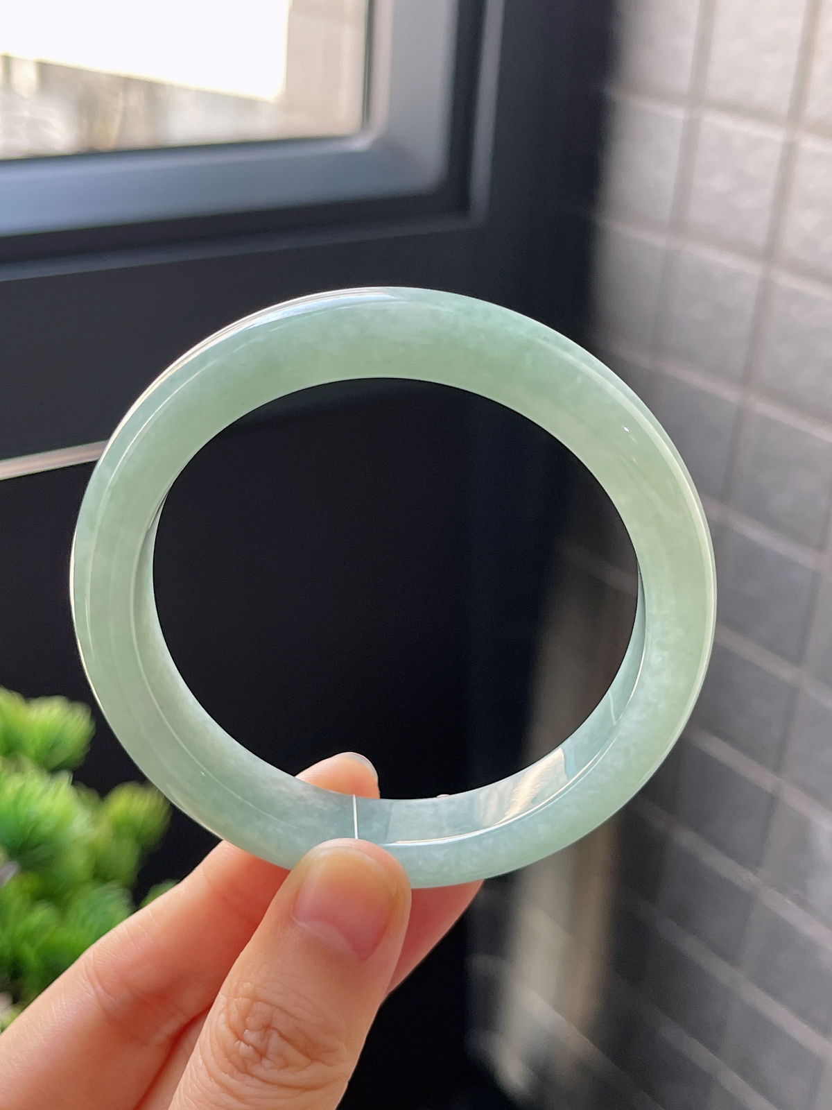 正圈56.8圈口，翡翠糯化种绿色手镯