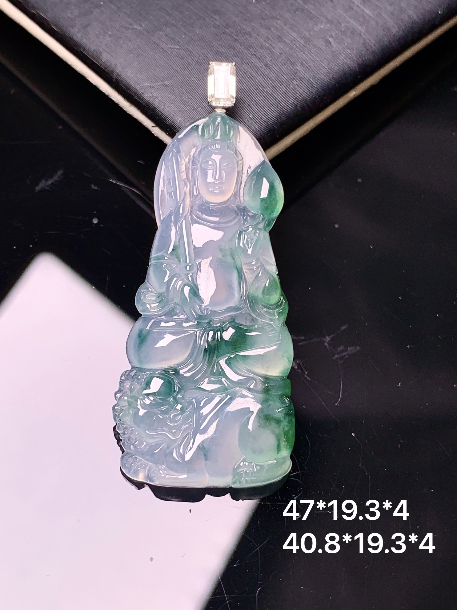 18k金钻镶嵌飘绿观音菩萨吊坠 玉质细腻 色泽艳丽清新 水润亮眼 整体尺寸47*19.3*4 c1