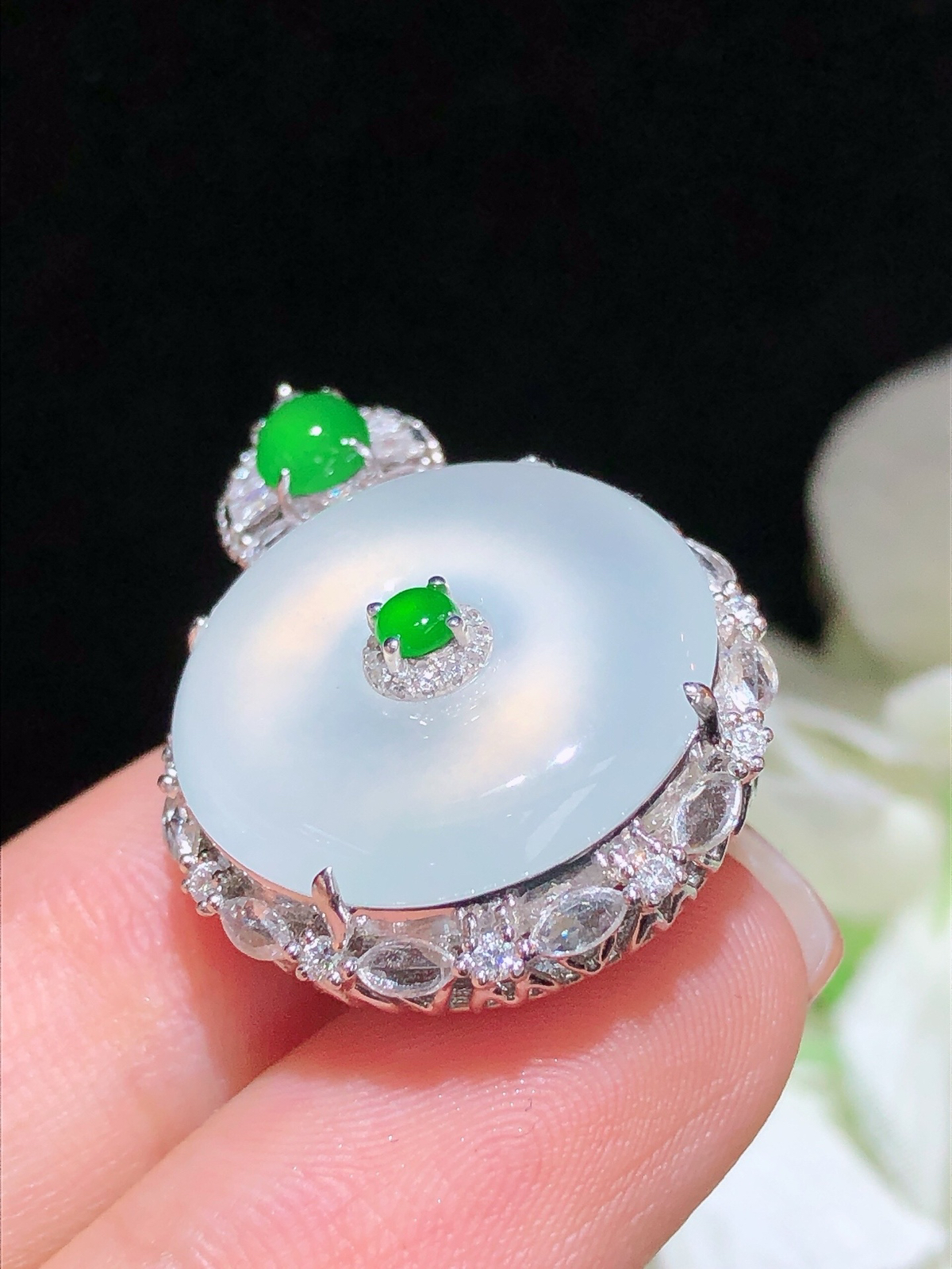 18K金 茅台白平安扣吊坠 水润色艳 品相饱满 配送银链！苹果手机拍摄，实物更好看..