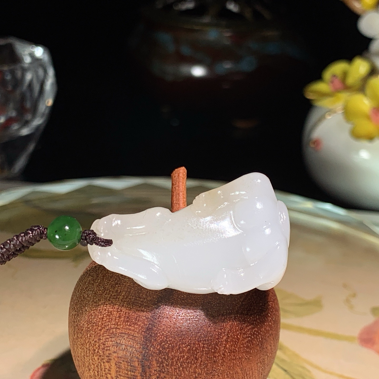 和田玉白玉旺财挂件 尺寸35/19.5/14重15克。玉质细腻油润。手推出油。佩戴高端典雅。lt260528