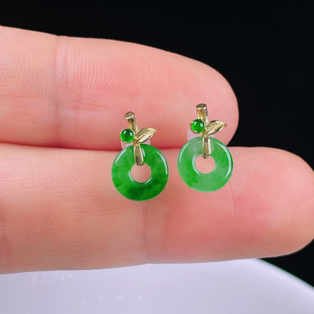 ️冰绿耳坠，老种起光，细底通透，尺寸：裸石12.2/7.7/2mm0529