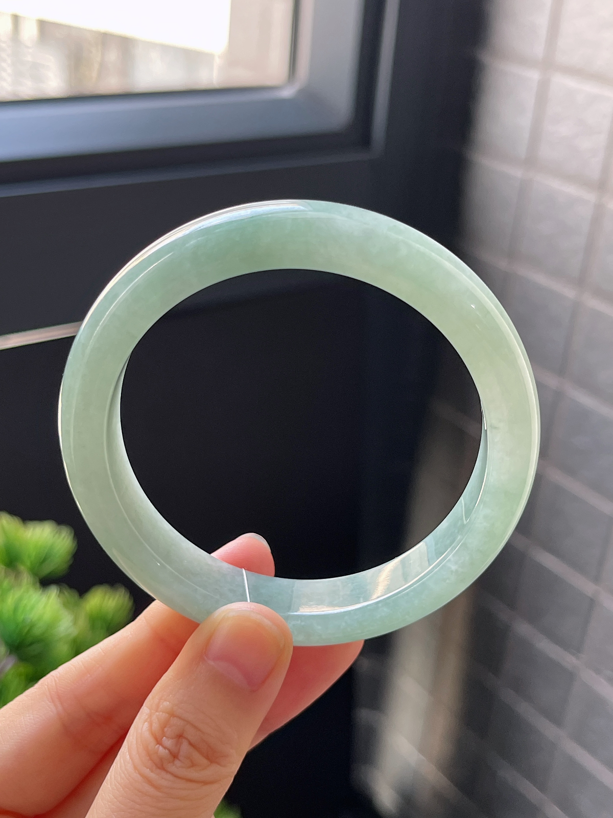 正圈56.8圈口，翡翠糯化种绿色手镯
