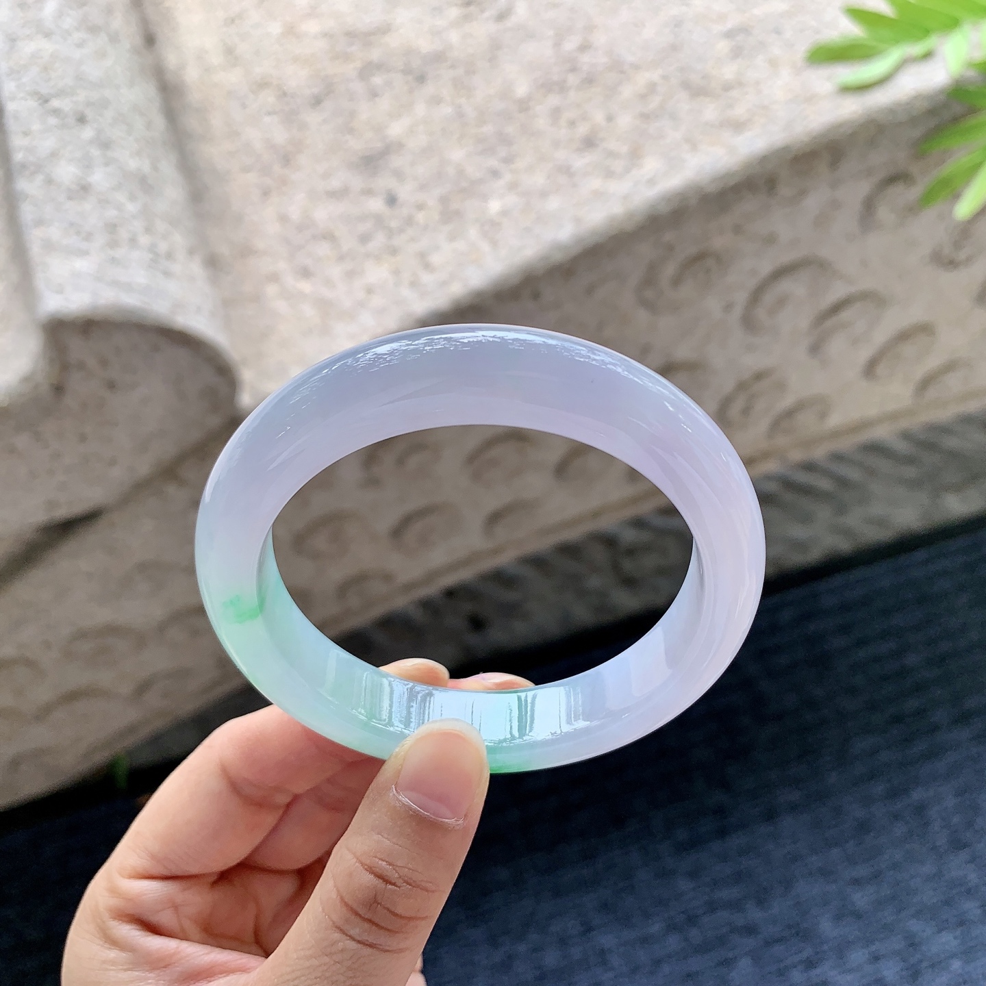 正圈57 58，圈口58/12.2/9，编码C5080563，糯冰春彩，水润，种老，细腻，打灯有絮线