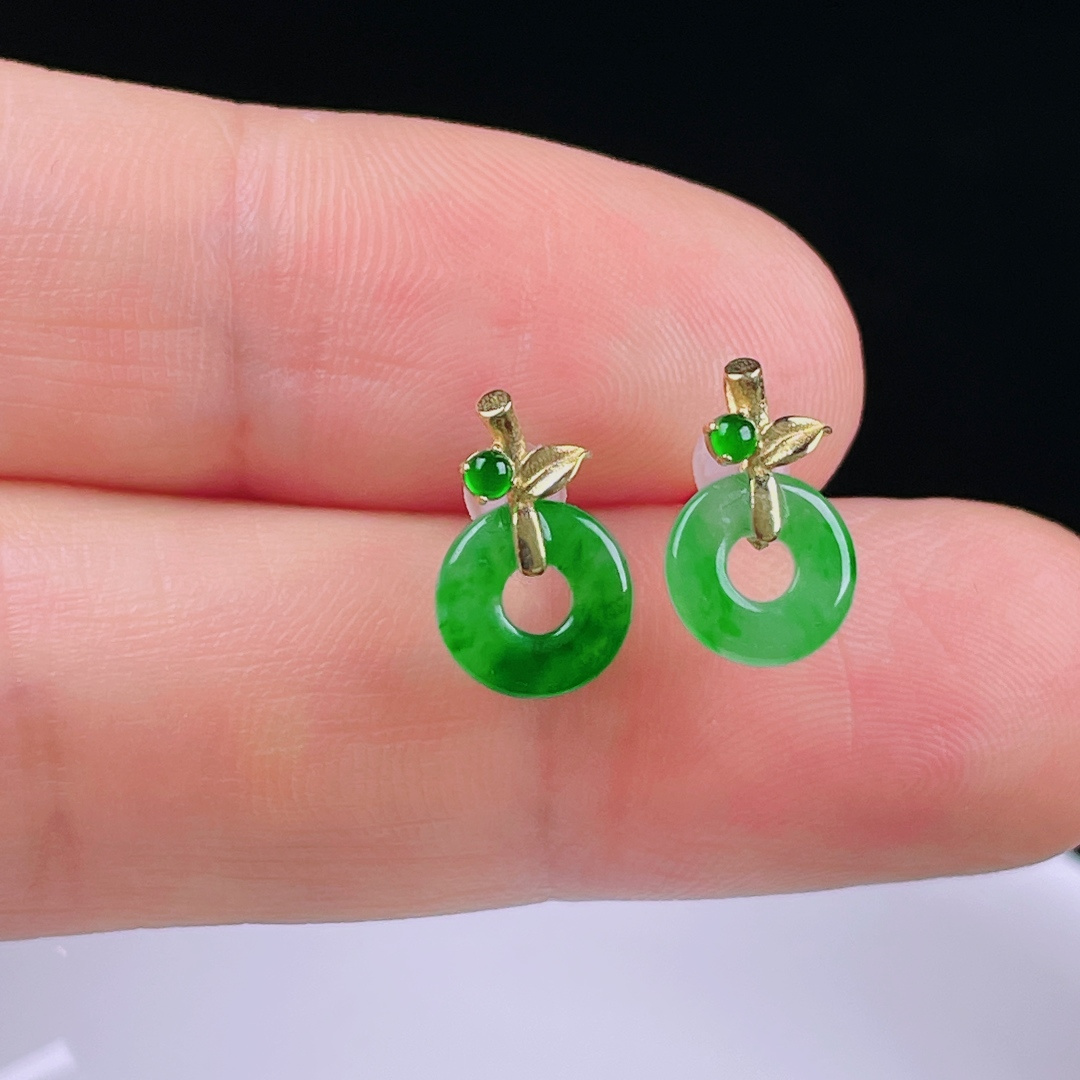 ️冰绿耳坠，老种起光，细底通透，尺寸：裸石12.2/7.7/2mm0529